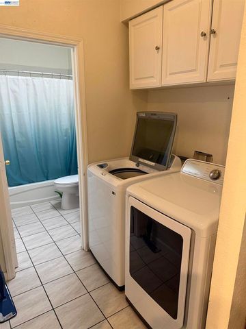 3227 Galindo St, Oakland, CA 94601