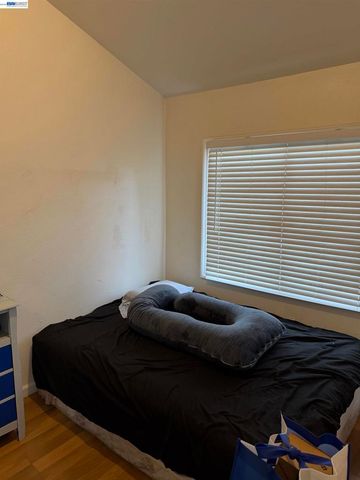 3227 Galindo St, Oakland, CA 94601