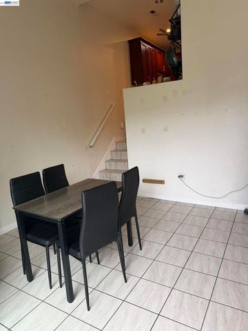 3227 Galindo St, Oakland, CA 94601