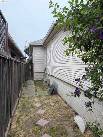 3227 Galindo St, Oakland, CA 94601