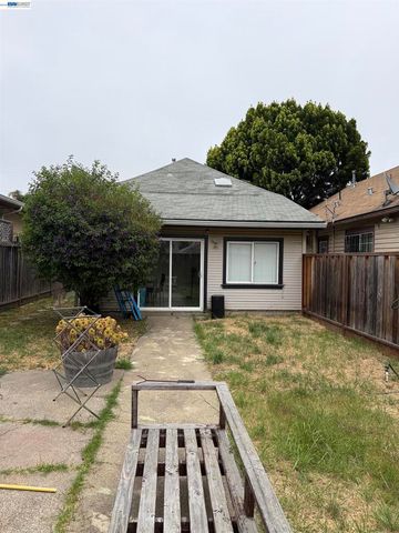 3227 Galindo St, Oakland, CA 94601