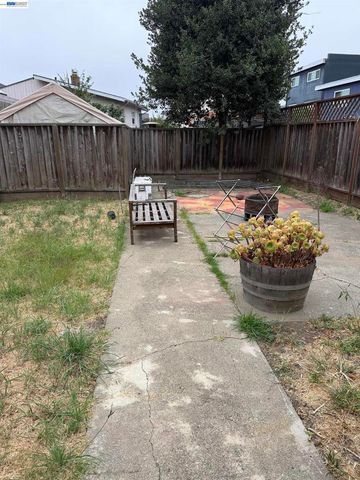 3227 Galindo St, Oakland, CA 94601