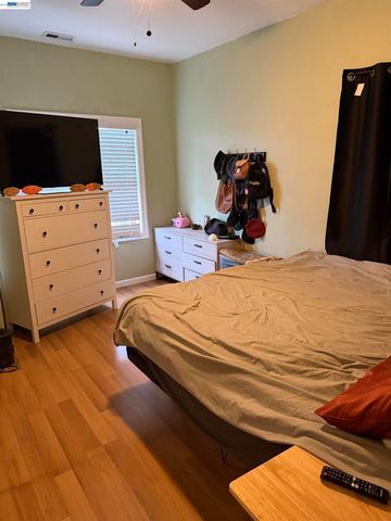3227 Galindo St, Oakland, CA 94601