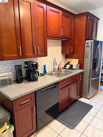 3227 Galindo St, Oakland, CA 94601