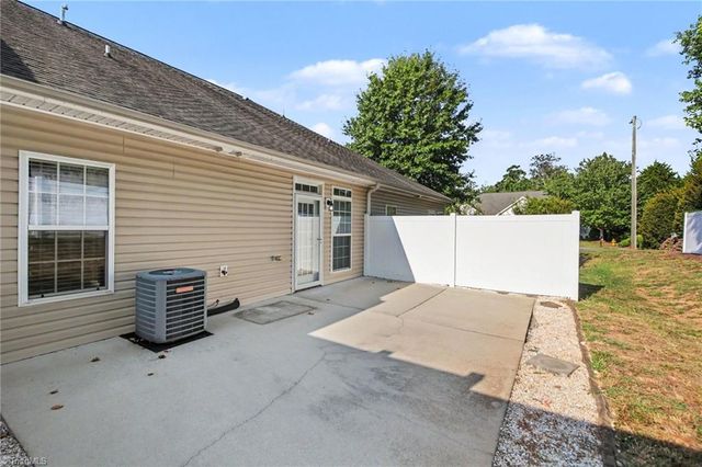 1689 Grand Springs Drive, Winston-salem, NC 27127