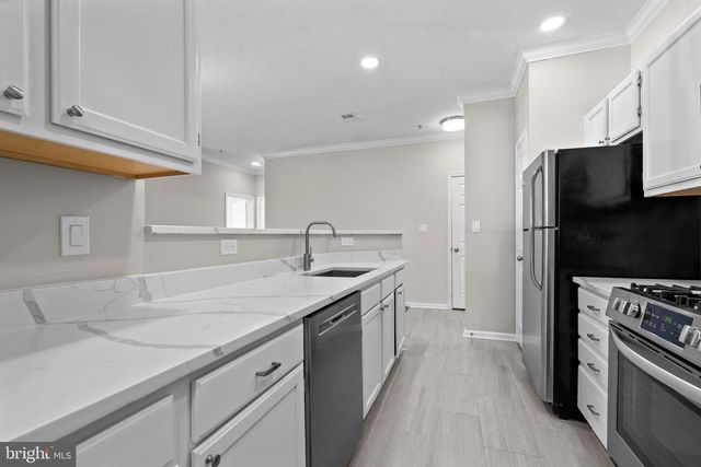 1701 Lake Shore Crest Dr Apt 11, Reston, VA 20190