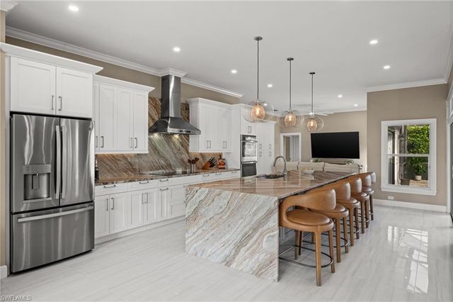 2035 Teagarden LN, Naples, FL 34110