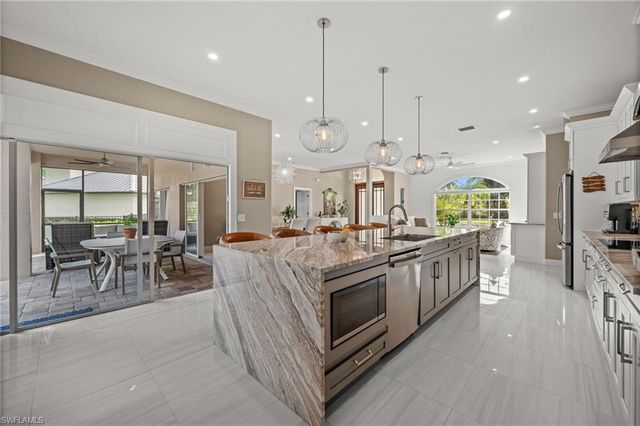 2035 Teagarden LN, Naples, FL 34110