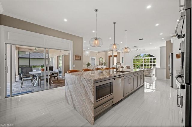2035 Teagarden LN, Naples, FL 34110
