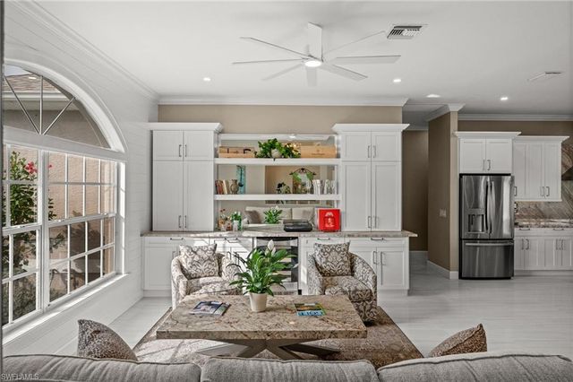 2035 Teagarden LN, Naples, FL 34110