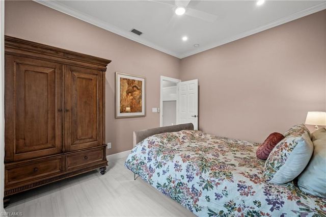 2035 Teagarden LN, Naples, FL 34110