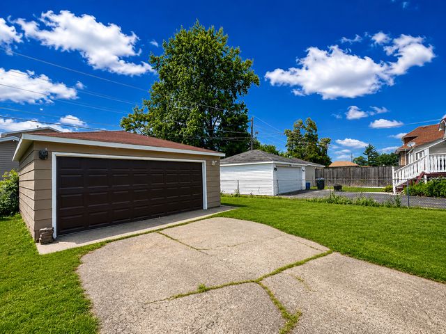 2010 S 11th Avenue, Maywood, IL 60153