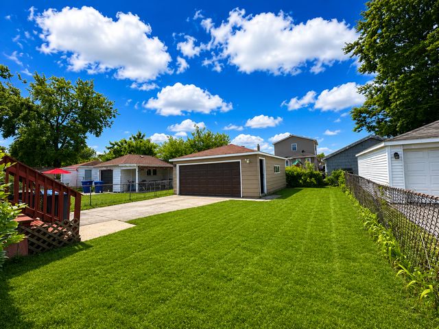 2010 S 11th Avenue, Maywood, IL 60153