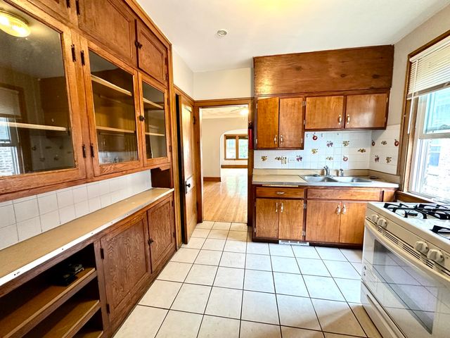 2010 S 11th Avenue, Maywood, IL 60153