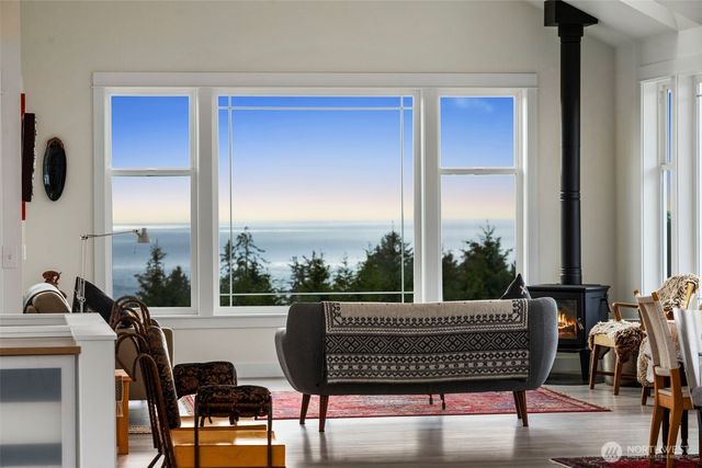 3030 Ocean View Court, Ilwaco, WA 98624