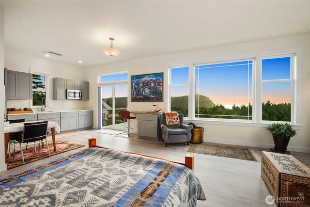 3030 Ocean View Court, Ilwaco, WA 98624