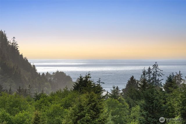 3030 Ocean View Court, Ilwaco, WA 98624