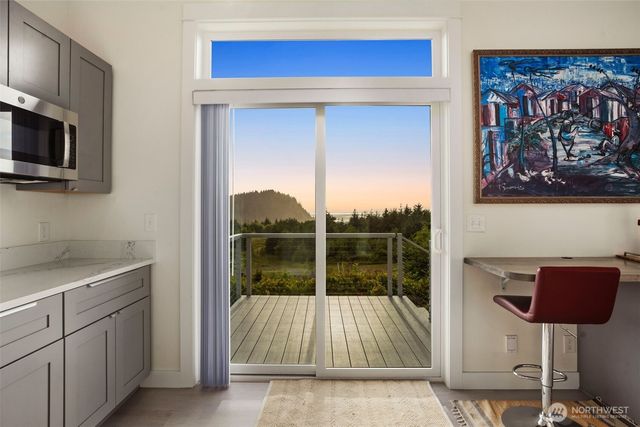 3030 Ocean View Court, Ilwaco, WA 98624