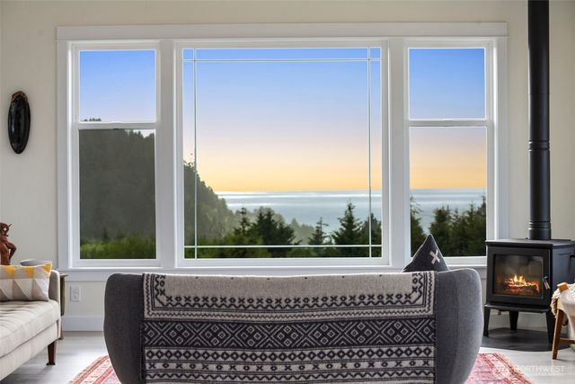 3030 Ocean View Court, Ilwaco, WA 98624