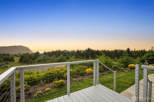 3030 Ocean View Court, Ilwaco, WA 98624
