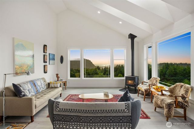 3030 Ocean View Court, Ilwaco, WA 98624