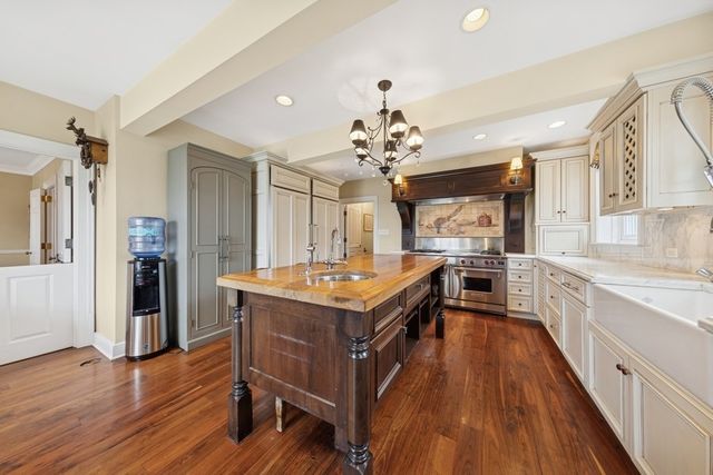 6191 S County Line Road, Burr Ridge, IL 60527