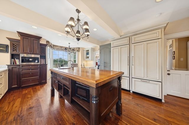 6191 S County Line Road, Burr Ridge, IL 60527