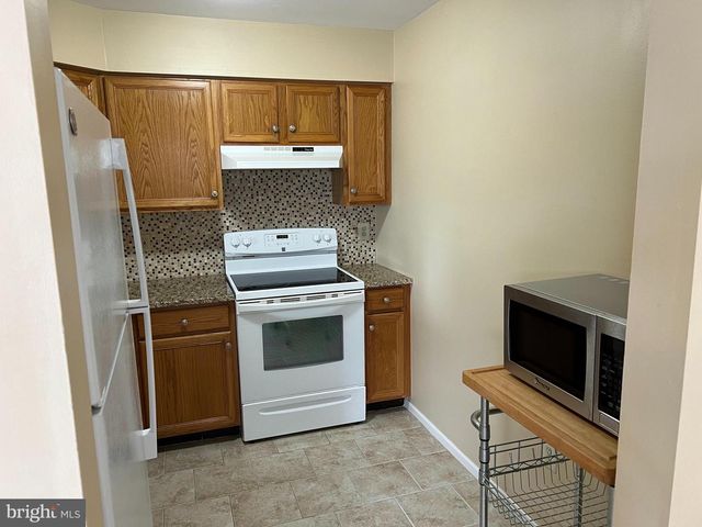 402 BEDFORD CT #402, Quakertown, PA 18951