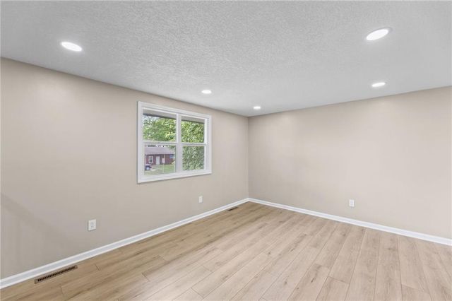 6508 E 155th Street, Grandview, MO 64030