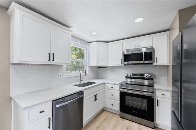 6508 E 155th Street, Grandview, MO 64030