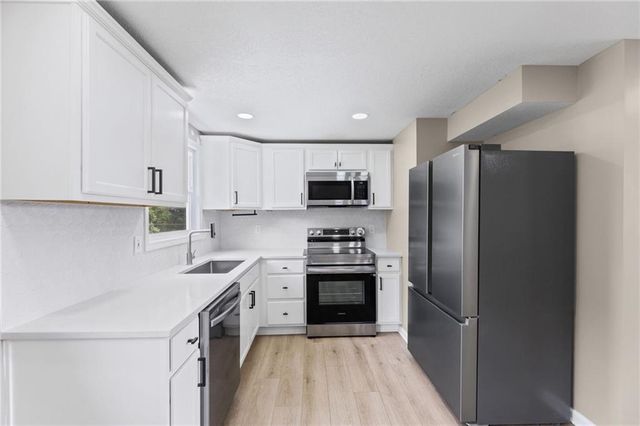 6508 E 155th Street, Grandview, MO 64030