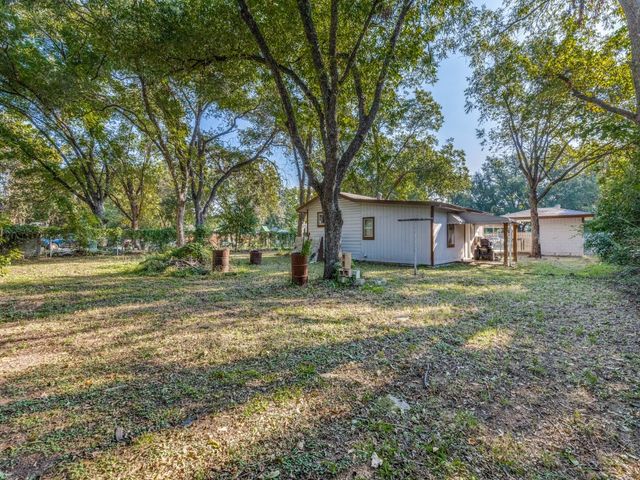 1505 Woods Lane, Haltom City, TX 76117