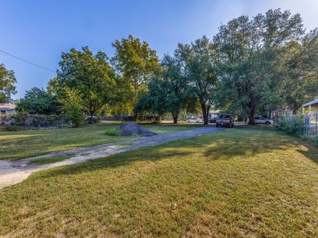 1505 Woods Lane, Haltom City, TX 76117