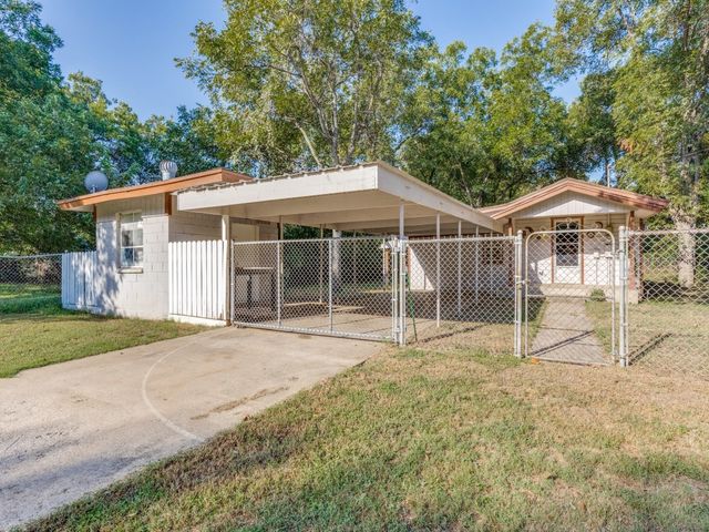 1505 Woods Lane, Haltom City, TX 76117
