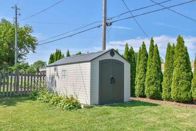 8935 N Navajo ROAD, Bayside, WI 53217