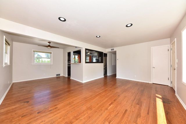 8935 N Navajo ROAD, Bayside, WI 53217