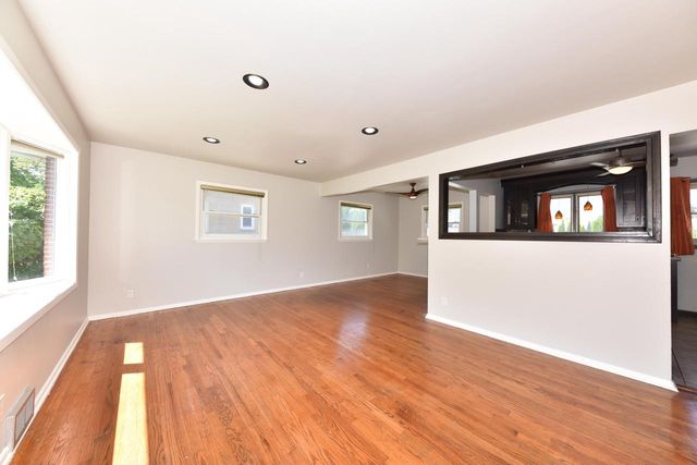 8935 N Navajo ROAD, Bayside, WI 53217