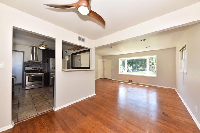 8935 N Navajo ROAD, Bayside, WI 53217