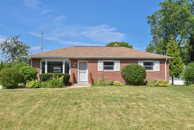 8935 N Navajo ROAD, Bayside, WI 53217