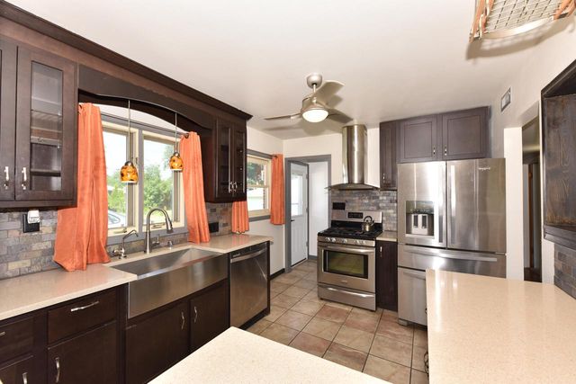 8935 N Navajo ROAD, Bayside, WI 53217