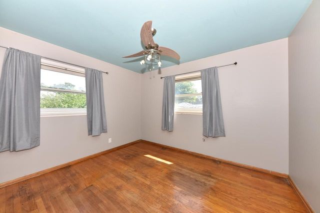 8935 N Navajo ROAD, Bayside, WI 53217