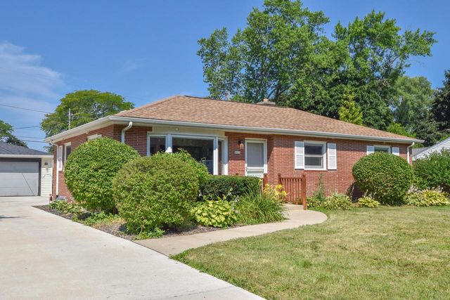 8935 N Navajo ROAD, Bayside, WI 53217
