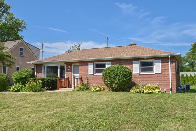 8935 N Navajo ROAD, Bayside, WI 53217