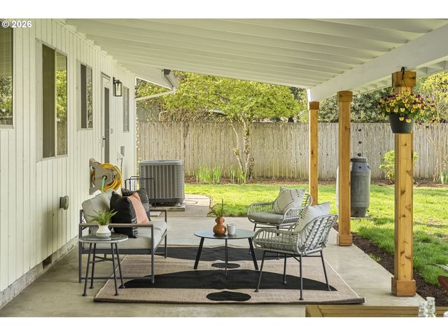 1125 N MANZANITA St, Canby, OR 97013