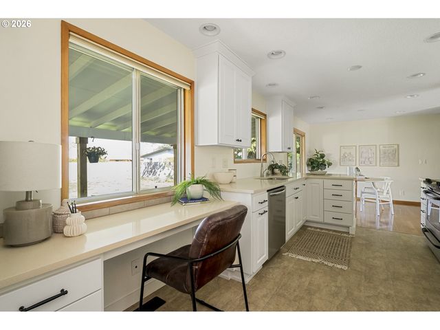 1125 N MANZANITA St, Canby, OR 97013