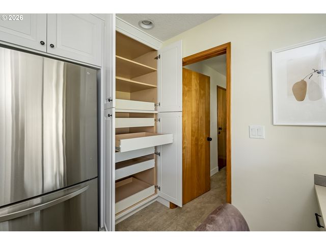 1125 N MANZANITA St, Canby, OR 97013