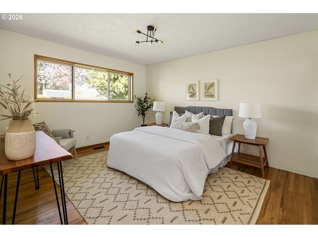 1125 N MANZANITA St, Canby, OR 97013