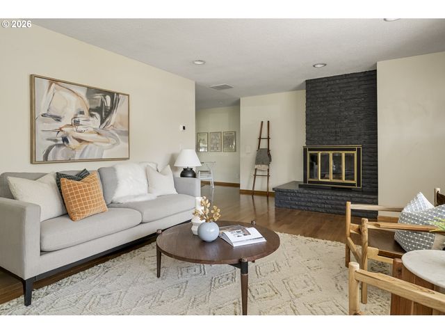 1125 N MANZANITA St, Canby, OR 97013