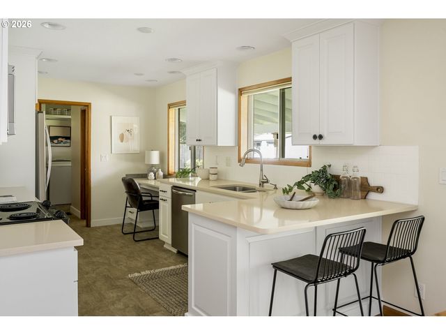 1125 N MANZANITA St, Canby, OR 97013