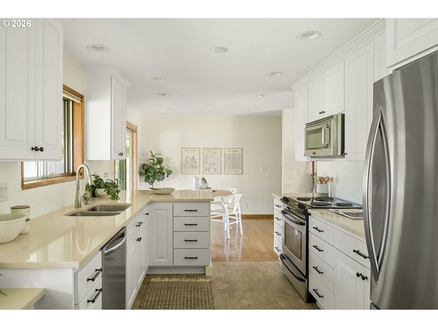 1125 N MANZANITA St, Canby, OR 97013